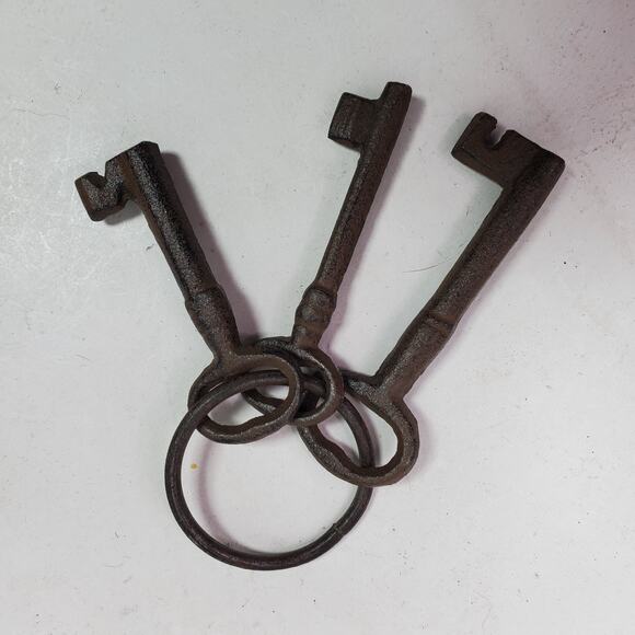 Vintage Cast Iron Door Church Jail Prison Skeleton Key Set On Ring Decor - Picture 4 of 4